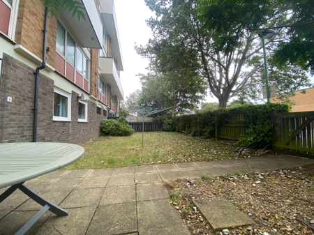 3 bedroom apartment to rent Rednal House, 102 Greetham Street, Southsea, PO5 - Photo 2