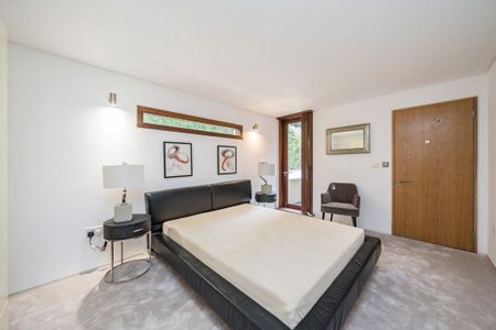 3 bedroom flat to rent - Photo 4