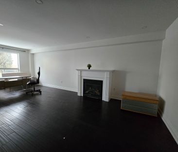 For Lease - 81 Clearmeadow Boulevard, Newmarket, Ontario - Photo 2