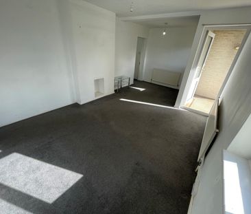 2 bedroom Flat - Grove Mead, Hatfield - Photo 3
