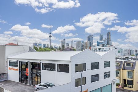 Concrete/Masonry DGZ Townhouse with City Views - Photo 5