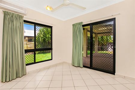 A Large Corner Block - Photo 3