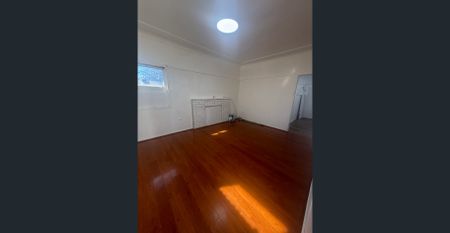 37 Hinkler Avenue, Warwick Farm, NSW 2170 - Photo 3