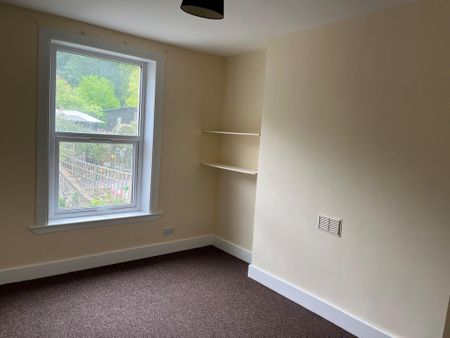 3 bedroom maisonette to rent - Photo 3