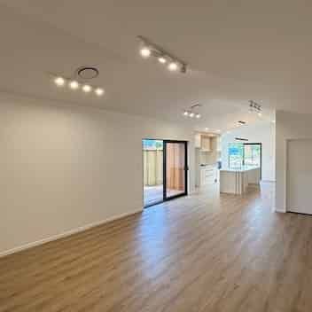 4 BEDROOMS - CROMWELL - Photo 1