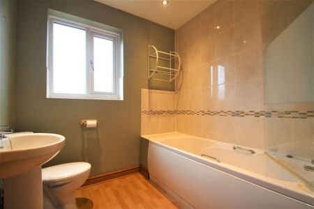 3 bedroom semi-detached house to rent - Photo 5