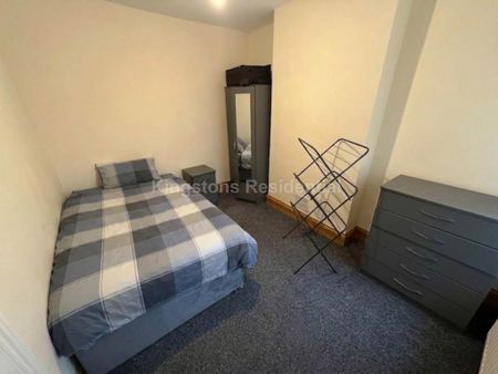 5 bedroom terraced house to rent - Photo 2