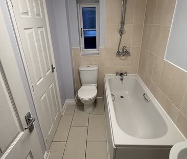 2 Bed End Terrace, Surrey Drive, CV3 - Photo 4