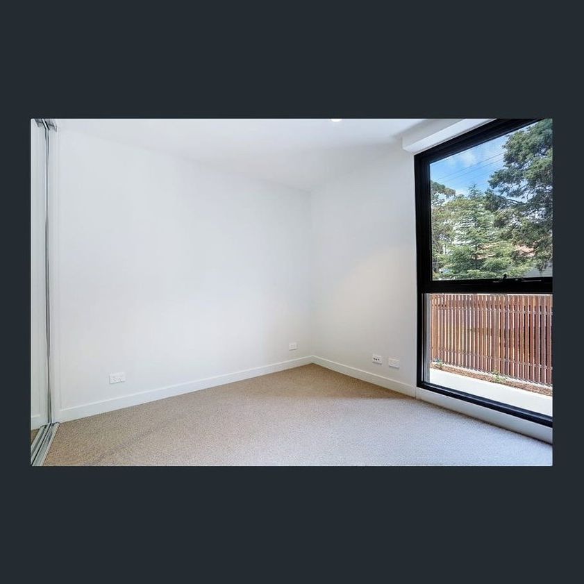 Sophisticated Urban Retreat in the Prestigious Trentwood Residences - Photo 1