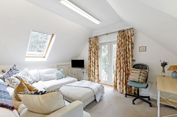 6 bedroom detached house to rent - Photo 1