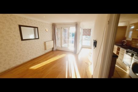 2 Bed Flat, Farm Avenue, NW2 - Photo 3