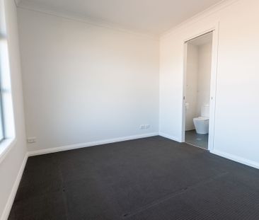 Unit 4/2 La Scala Court, - Photo 2