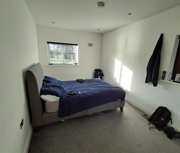 2 bed apartment to rent in Royal Connaught Drive, Bushey, WD23 - Photo 6