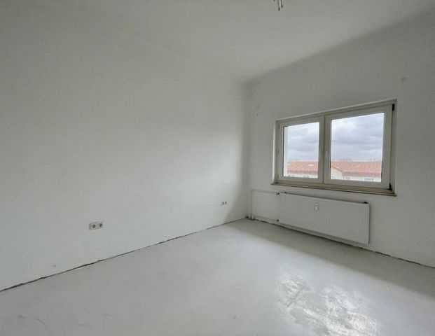 Geräumige 2,5-Zi.-Wohnung mit Balkon! - Foto 1