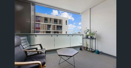 PRIME LOCATION ONE BED PLUS STUDY - Photo 2