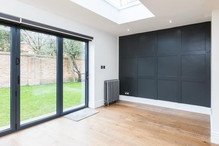 4 bedroom end of terrace house to rent - Photo 2