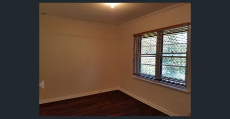 Charming 3-Bedroom Home for Rent in Joondanna - Photo 2