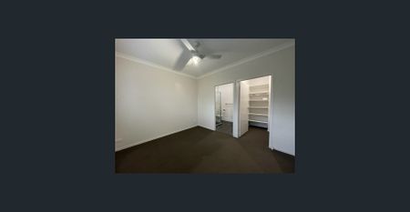 3 bedroom home offers great value for new tenants, with its large fully fenced yard, double garage, solar panels, and modern features. - Photo 5