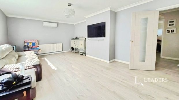 4 bedroom house to rent Horsegate, Deeping St. James, Peterborough, Lincolnshire, PE6 - Photo 1