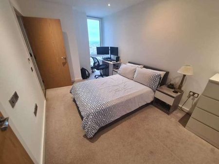 Stunning Two Double Bedroom Apartment In A Landmark Modern Development, IG11 - Photo 2