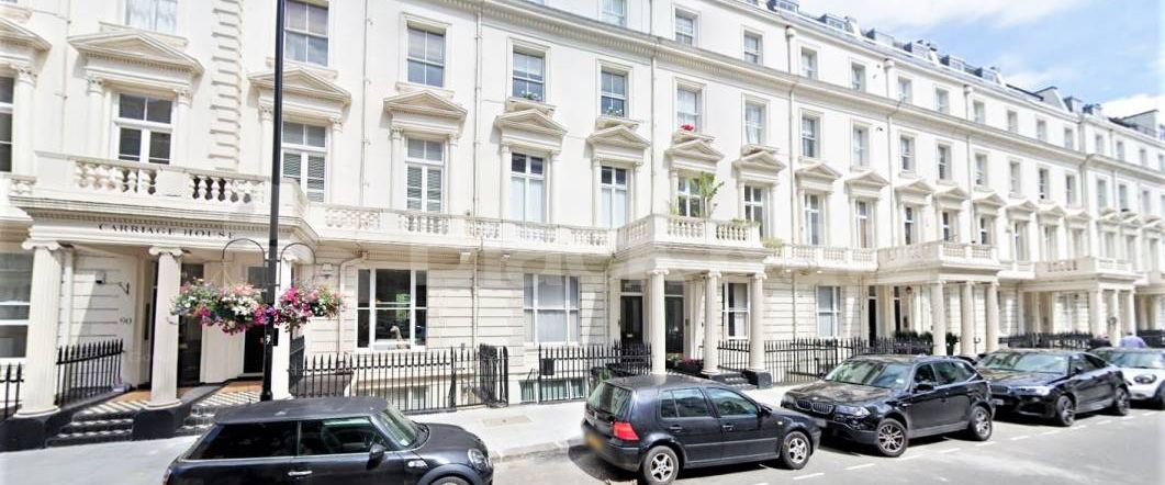 A well-presented, fully furnished studio apartment available now on the sought-after Randolph Avenue, W9 - Photo 1
