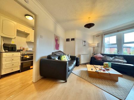 2 bedroom flat to rent - Photo 2