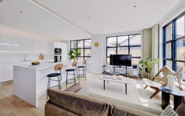 Deluxe 3 Bed Apartment - Photo 1