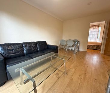 4 bedroom semi-detached house to rent - Photo 2