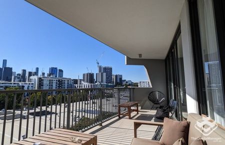 Furnished 2 Bedroom Apartment with River Views - Photo 5