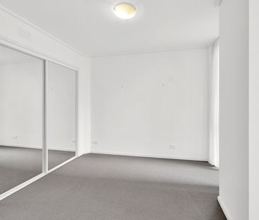 STYLISH SOUTHBANK LIVING WITH BALCONY, POOL & SECURE PARKING - Photo 2