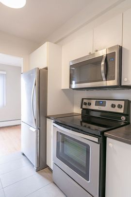 St. Lambert - Photo 1