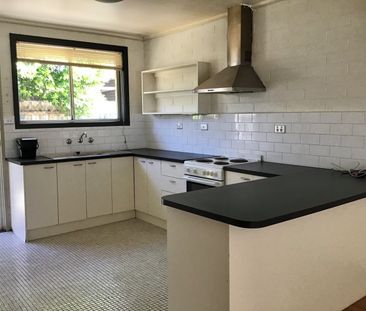 Spacious 2 Bedroom Unit In A Great Location With Ample Courtyard! - Photo 2