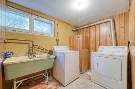 For Lease - 425 Maple Grove Drive, Oakville, Ontario - Photo 2