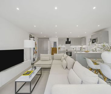 3 Bedroom - Photo 3