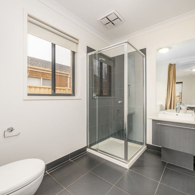 Modern Home in Quiet Court! - Photo 1