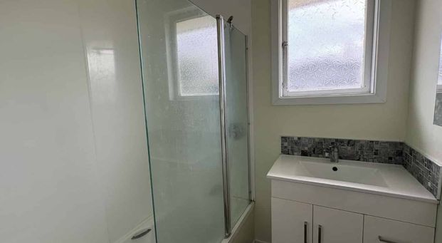 Three bedrooms, Large corner section! - Photo 1