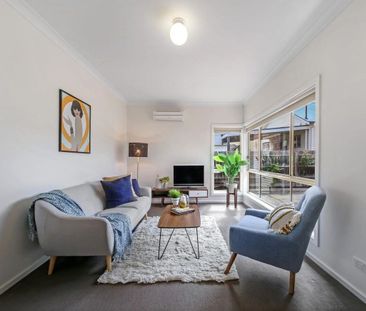 Living In The Heart Of Preston! - Photo 2