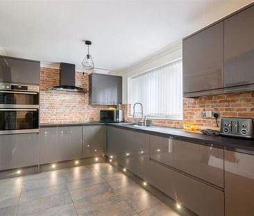 4 bedroom detached house to rent - Photo 6