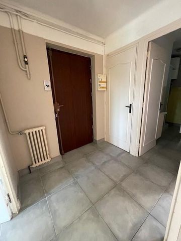 Location Appartement 4 pièces 74m² VILLEURBANNE 69100 - Photo 5