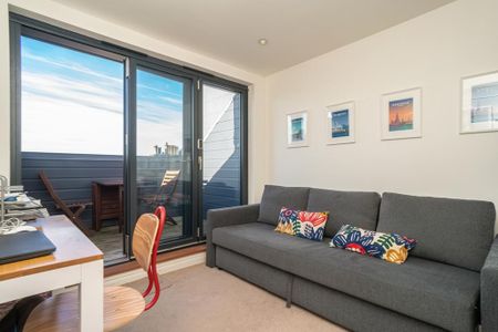 4 bedroom terraced house to rent - Photo 5