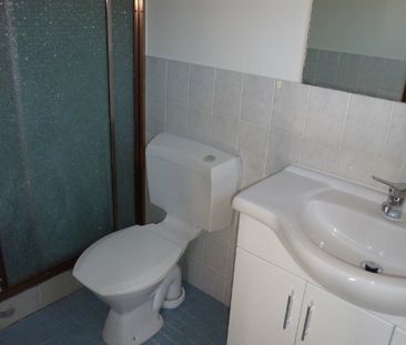 23 Rowe Place, Phillip ACT 2606 - Townhouse For Rent | Domain - Photo 4