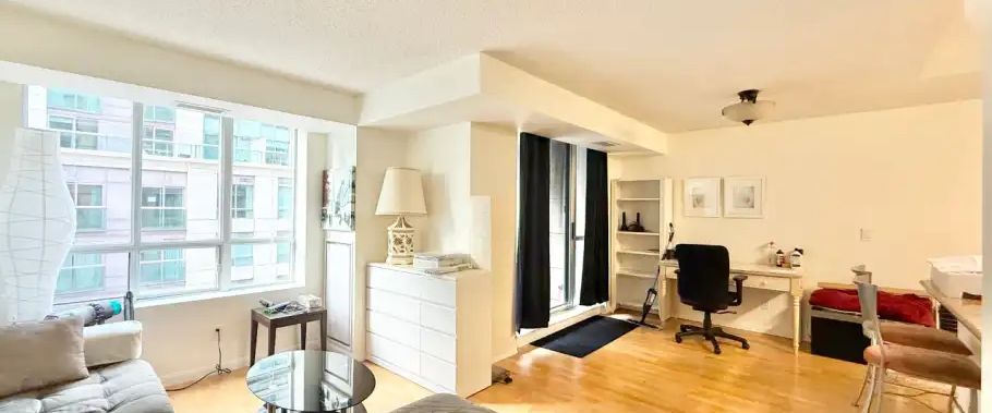 705-140 Simcoe St, Toronto, Ontario M5H 4E9 | 140 Simcoe Street, Toronto - Photo 1