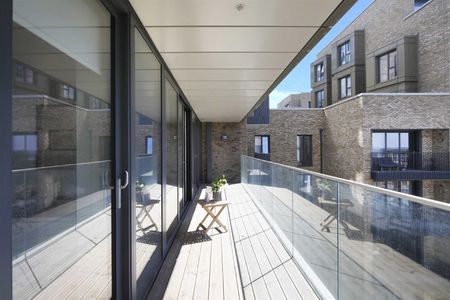 Sandown House High Street, Staines-Upon-Thames, TW18 - Photo 4