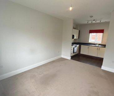 2 bedroom coach house to rent - Photo 1