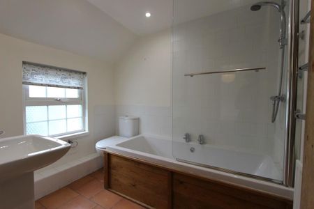 3 bedroom cottage to rent - Photo 2