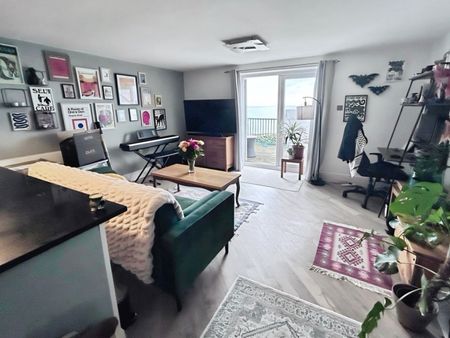 1 bedroom Flat To Let - Photo 2