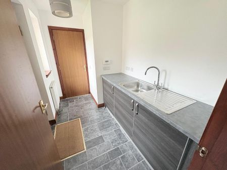 4 bedroom detached house to rent - Photo 4