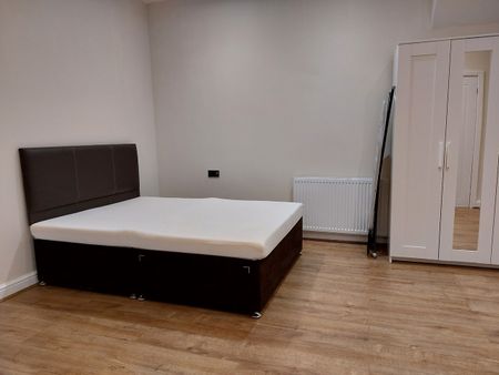 Room in a Shared House, Kenilworth Avenue, RG30 - Photo 2