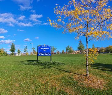 For Lease - 191 Reeves Way Boulevard, Whitchurch-Stouffville, Ontario - Photo 1