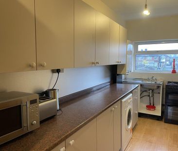 3 bedroom flat to rent - Photo 4
